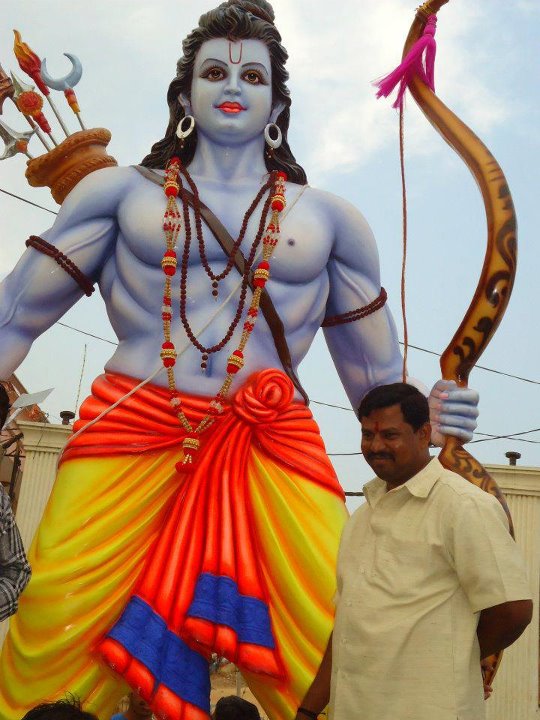 Mr. Thakur Raja SIngh with the idol of Prabhu Shriram